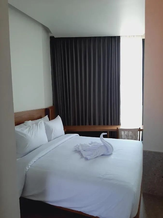 The Fields Hotel And Apartment Семиньяк