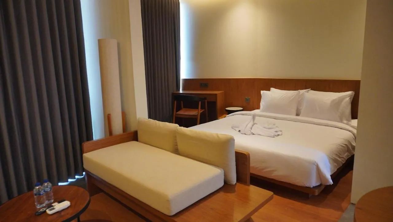 The Fields Hotel And Apartment Семиньяк