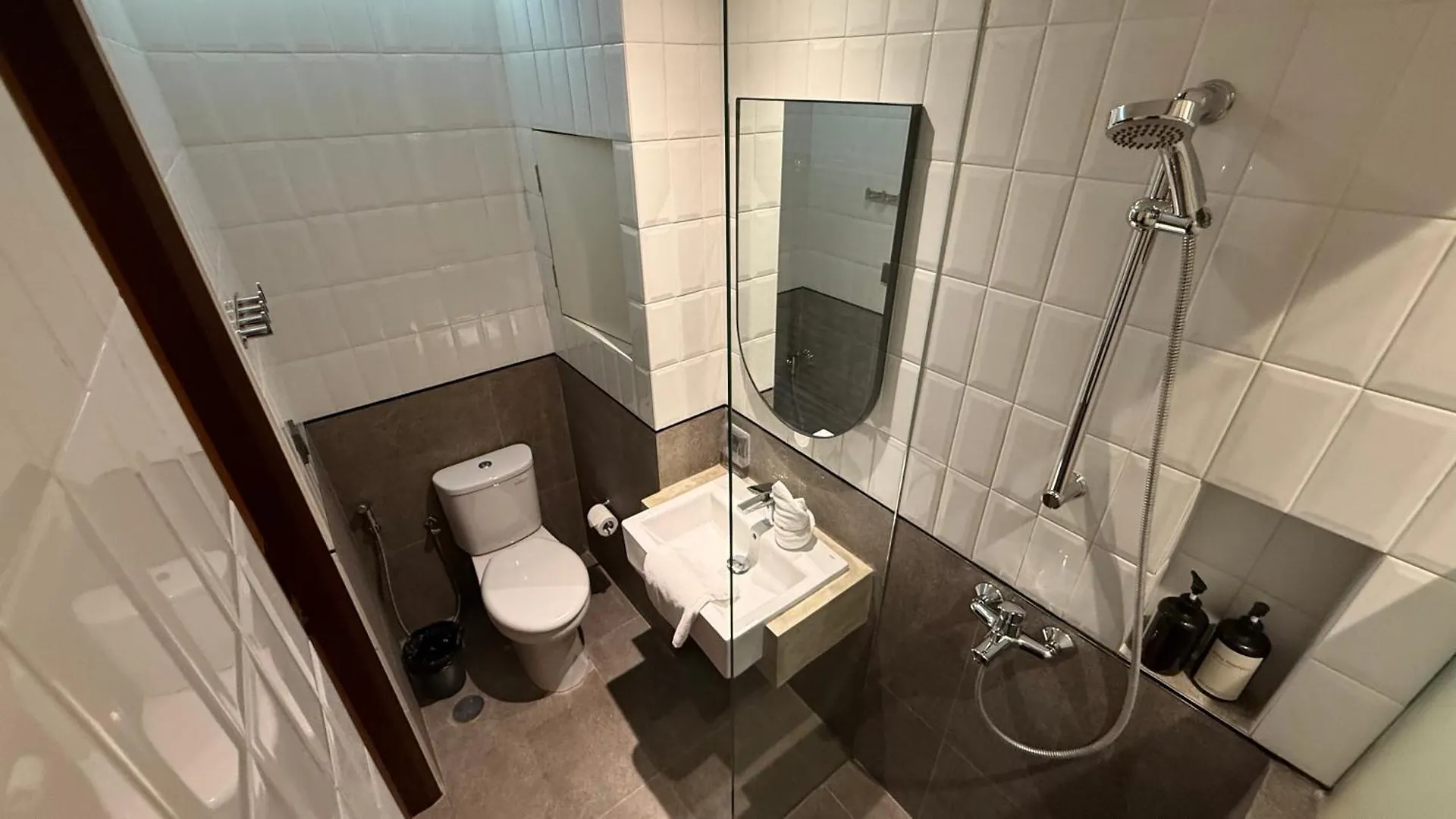 The Fields Hotel And Apartment Семиньяк Индонезия