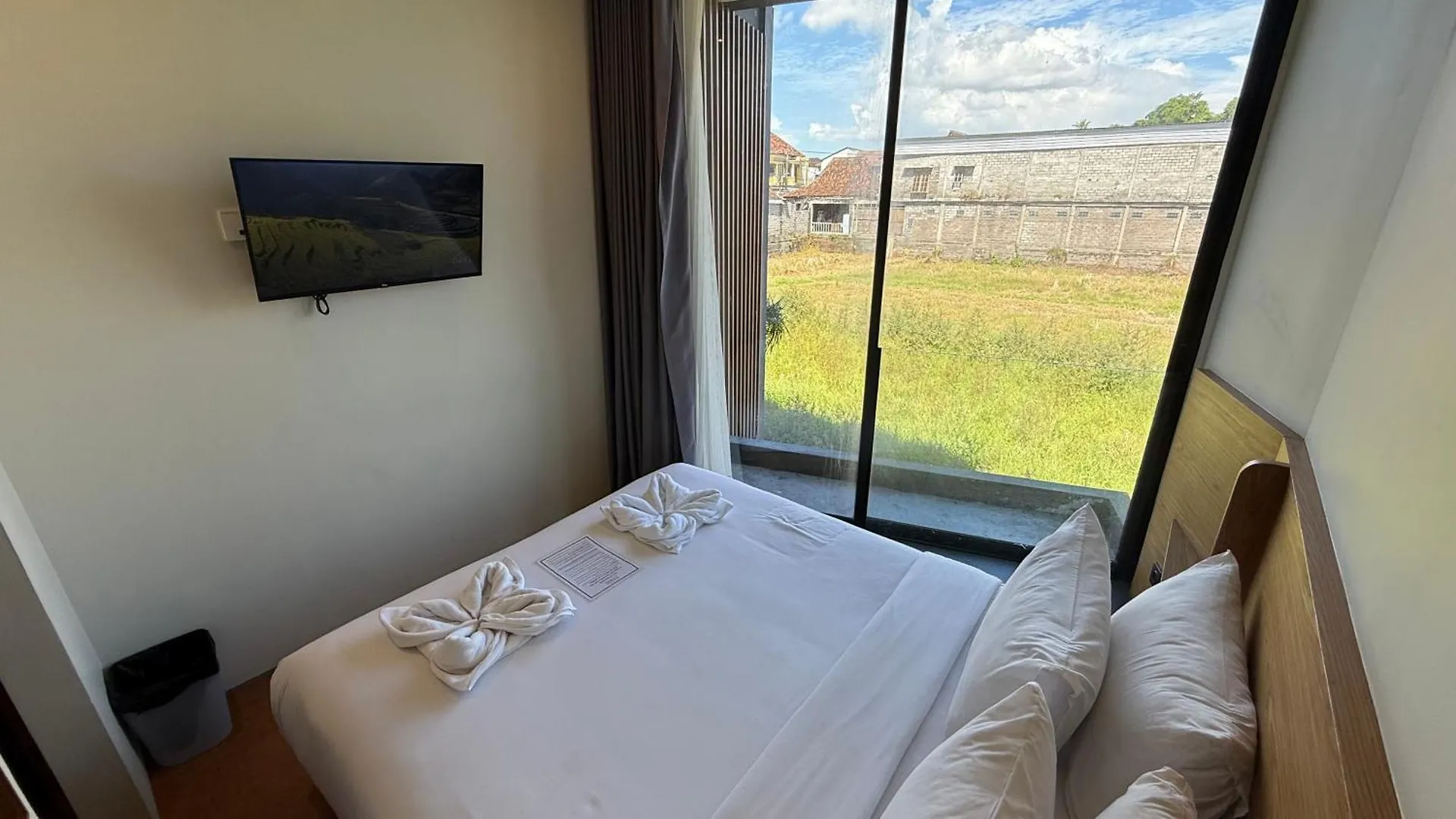 Апарт-отель The Fields Hotel And Apartment Семиньяк