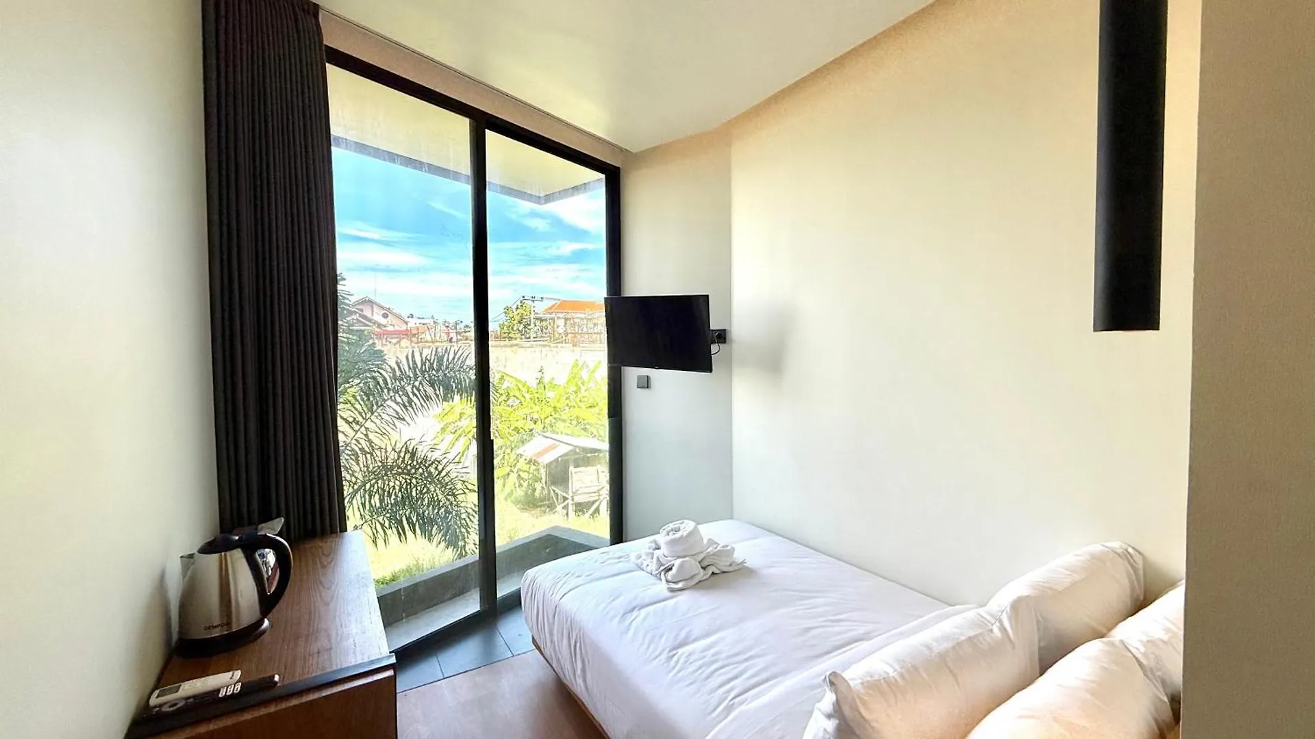 The Fields Hotel And Apartment Семиньяк Индонезия